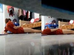 Em Công Nhân Thích Tự Sướng Bị Quay Lén Rồi Tung Video Lên Mạng